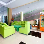 Reddoorz Plus Near Pelabuhan Makassar